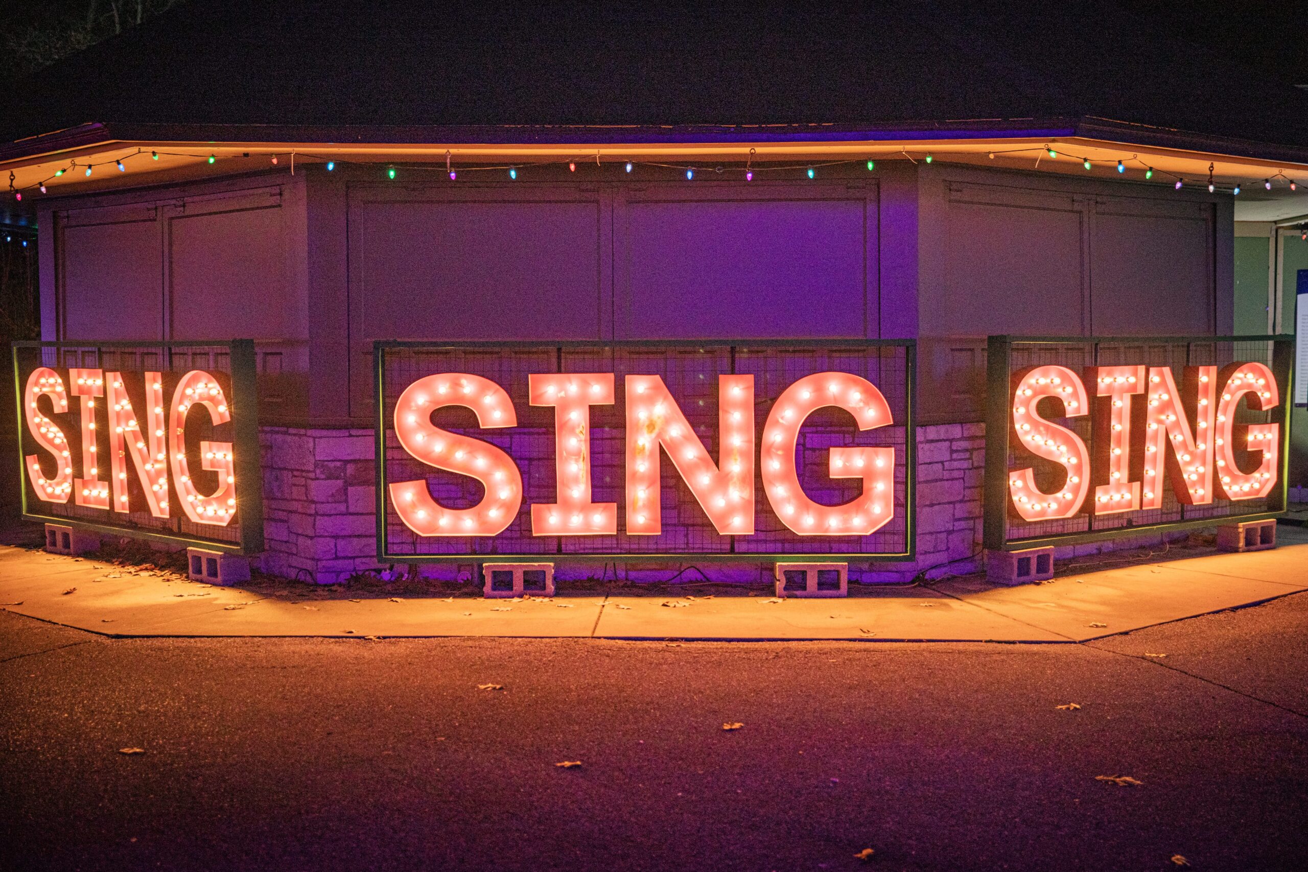 Lights that say SING